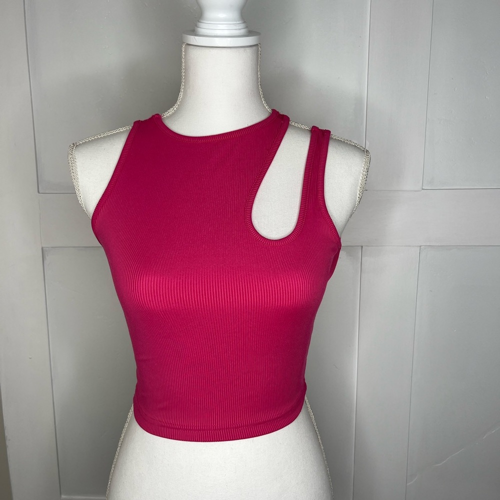 Small hot pink tank top with a beautiful neckline in a size small